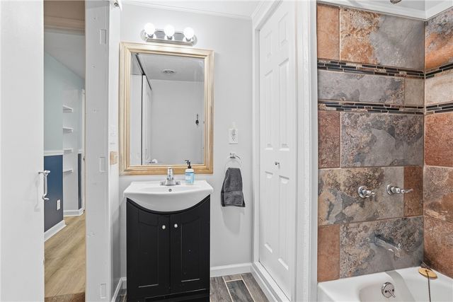 142 Twin Lakes Dr, Jackson Twp, PA 16063