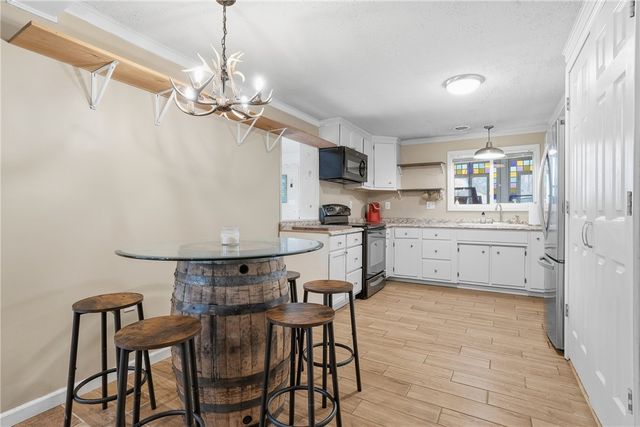 142 Twin Lakes Dr, Jackson Twp, PA 16063