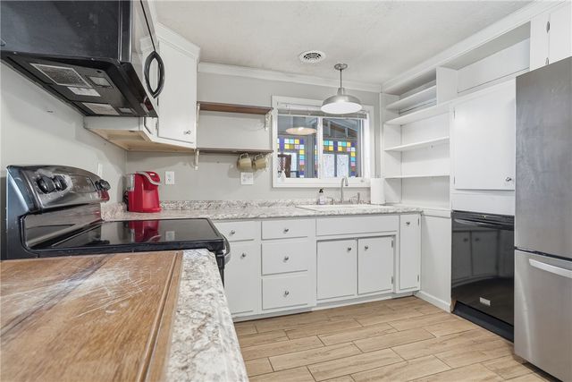 142 Twin Lakes Dr, Jackson Twp, PA 16063