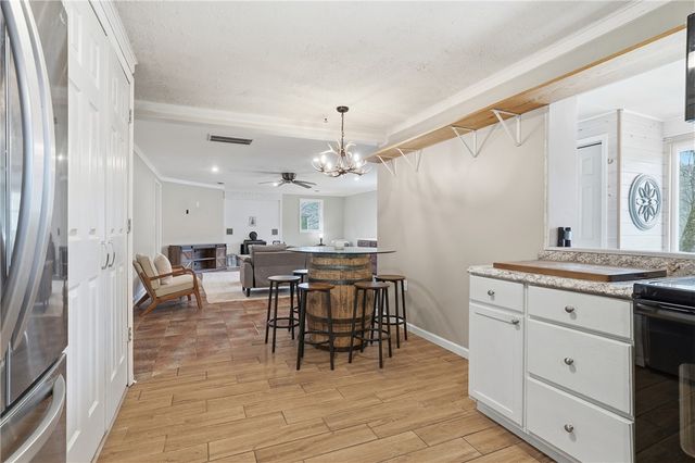 142 Twin Lakes Dr, Jackson Twp, PA 16063