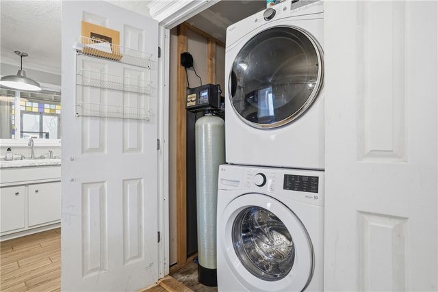 142 Twin Lakes Dr, Jackson Twp, PA 16063