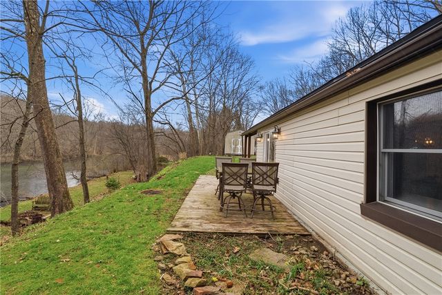 142 Twin Lakes Dr, Jackson Twp, PA 16063