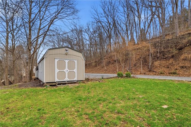 142 Twin Lakes Dr, Jackson Twp, PA 16063