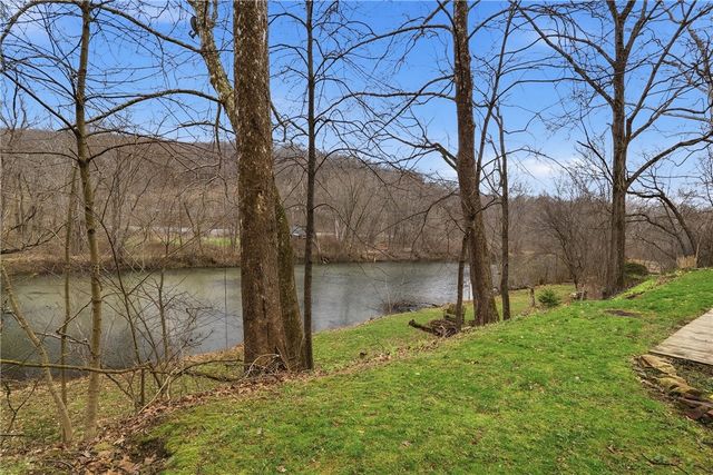 142 Twin Lakes Dr, Jackson Twp, PA 16063