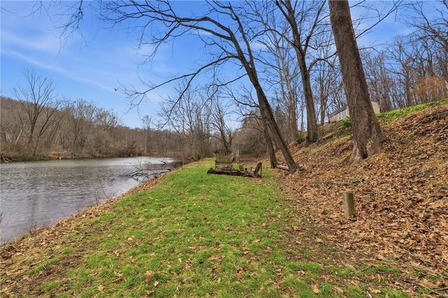 142 Twin Lakes Dr, Jackson Twp, PA 16063