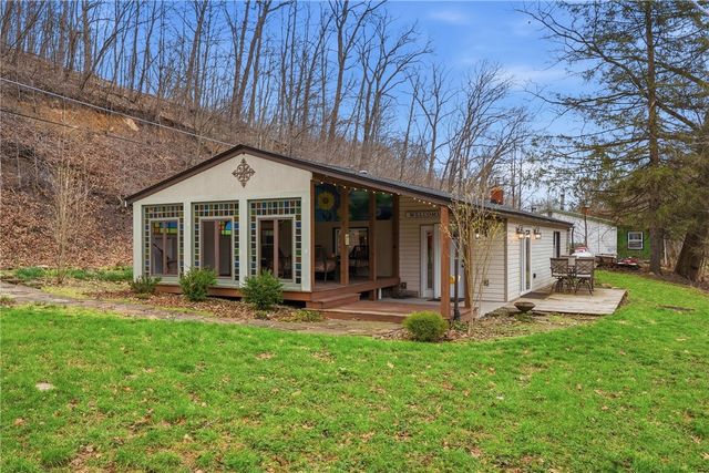 142 Twin Lakes Dr, Jackson Twp, PA 16063