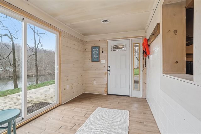 142 Twin Lakes Dr, Jackson Twp, PA 16063