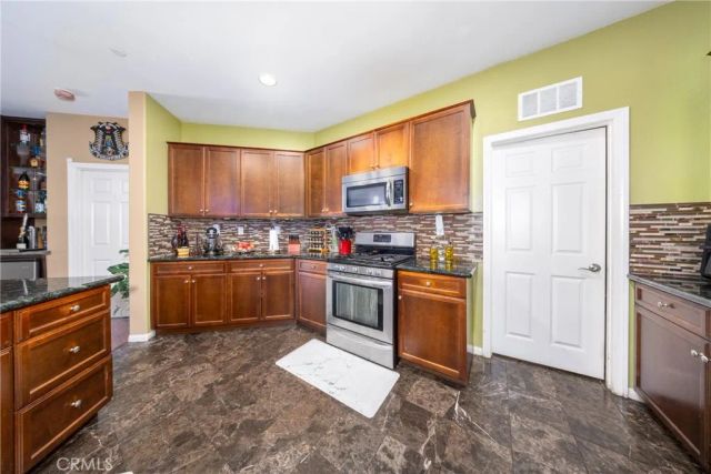 5537 Hartness Court, Fontana, CA 92336