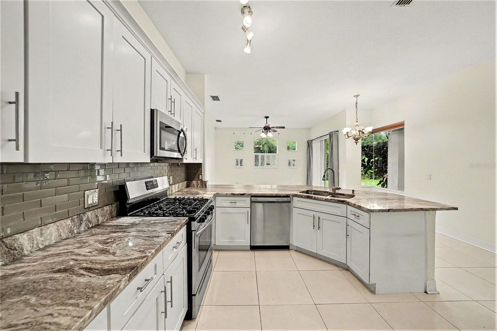 Image 11 of property listing at 12516 LEATHERLEAF DRIVE, Tampa, FL 33626