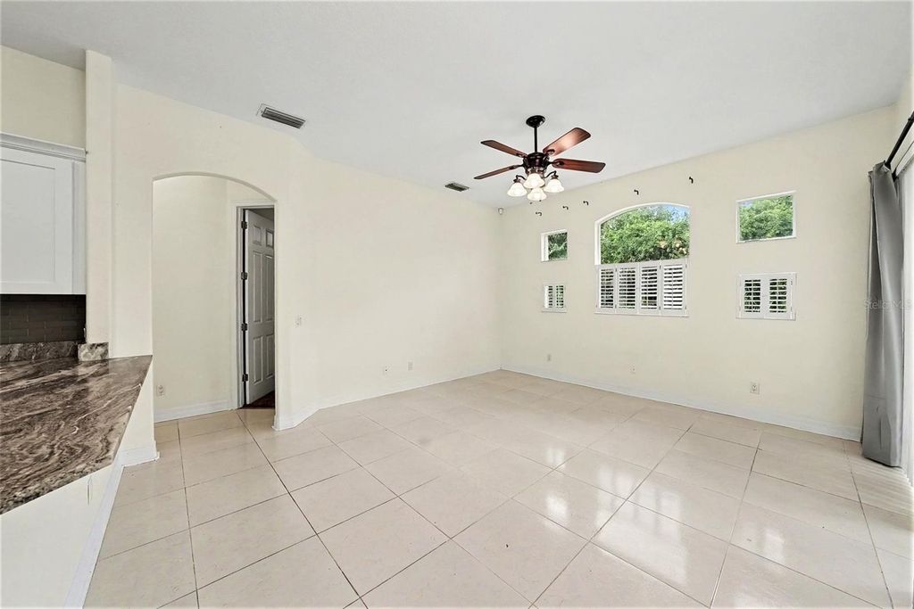 Image 12 of property listing at 12516 LEATHERLEAF DRIVE, Tampa, FL 33626