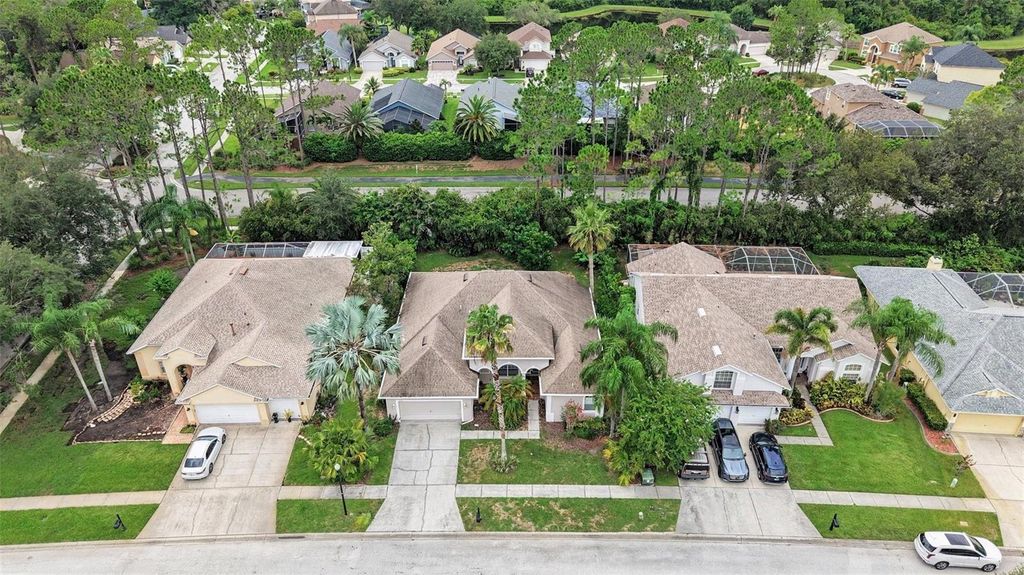 Image 25 of property listing at 12516 LEATHERLEAF DRIVE, Tampa, FL 33626