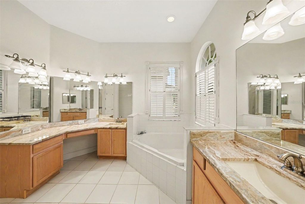 Image 5 of property listing at 12516 LEATHERLEAF DRIVE, Tampa, FL 33626