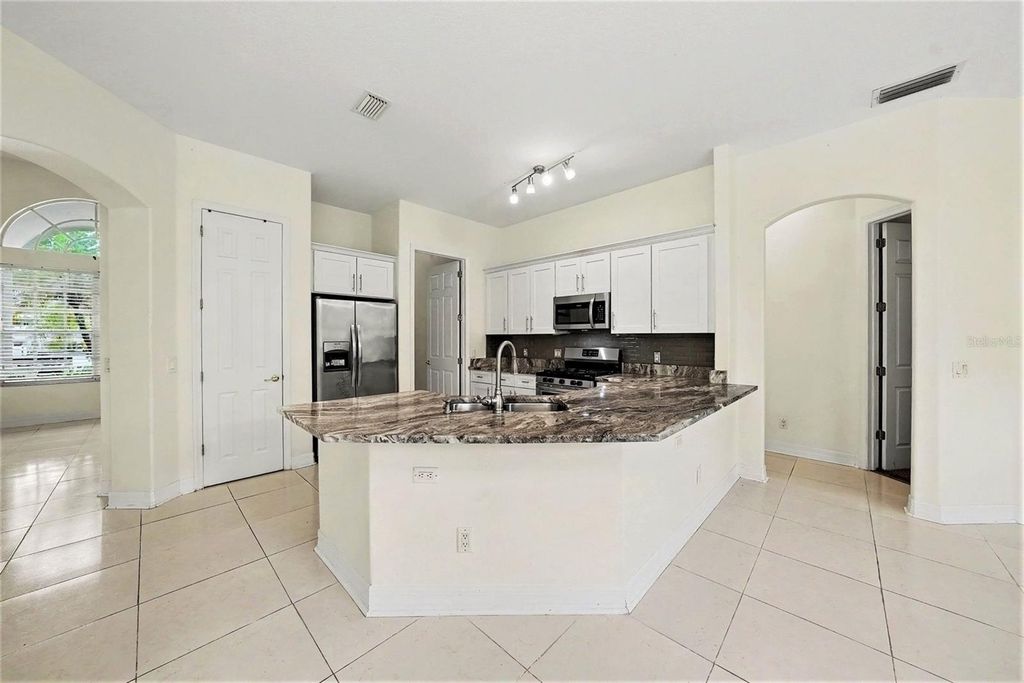 Image 10 of property listing at 12516 LEATHERLEAF DRIVE, Tampa, FL 33626
