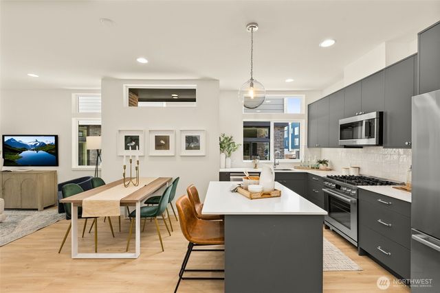 8323 A 12th Avenue NW, Seattle, WA 98117