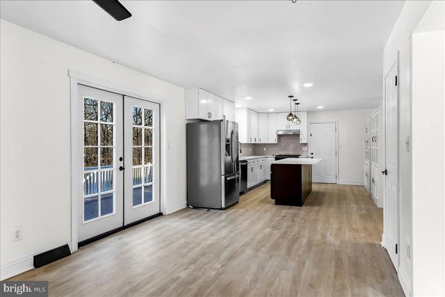 1001 WEIBLE DR, Coatesville, PA 19320