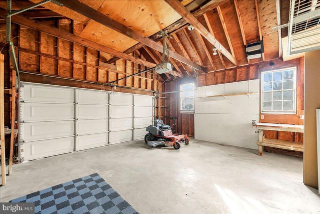 1001 WEIBLE DR, Coatesville, PA 19320