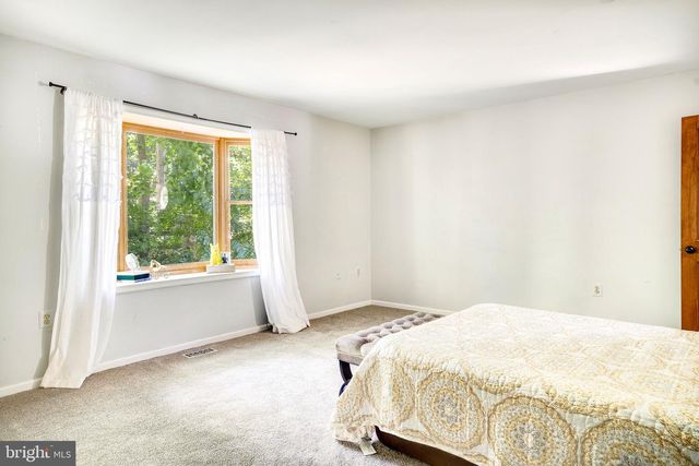 127 COOL GLEN CIR, Harpers Ferry, WV 25425