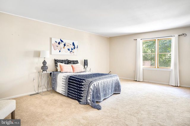 127 COOL GLEN CIR, Harpers Ferry, WV 25425