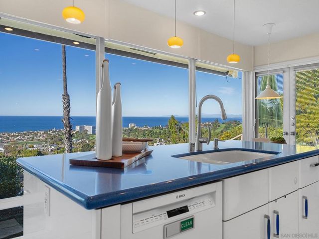 6424 El Camino Del Teatro, La Jolla, CA 92037