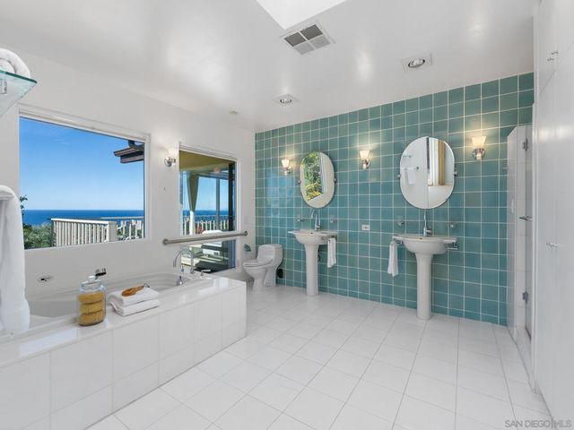 6424 El Camino Del Teatro, La Jolla, CA 92037