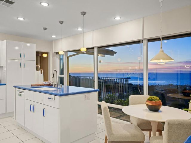 6424 El Camino Del Teatro, La Jolla, CA 92037