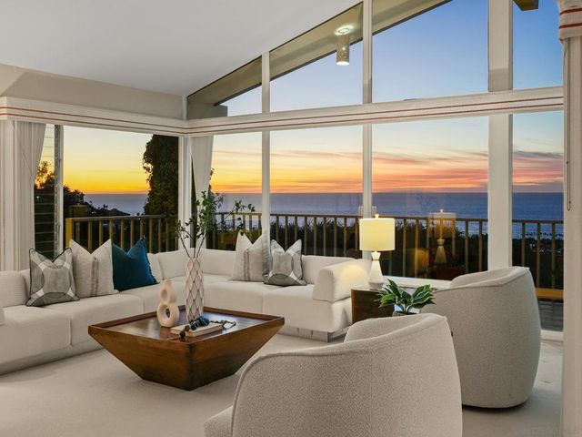 6424 El Camino Del Teatro, La Jolla, CA 92037
