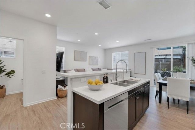 14902 W Navarre, Sylmar (los Angeles), CA 91342