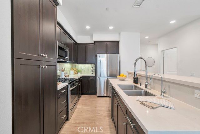 14902 W Navarre, Sylmar (los Angeles), CA 91342