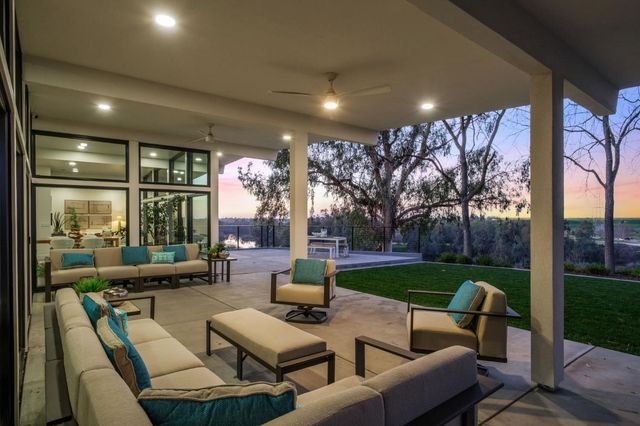 1230 W Moraga Road, Fresno, CA 93711