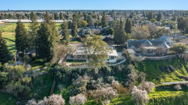 1230 W Moraga Road, Fresno, CA 93711