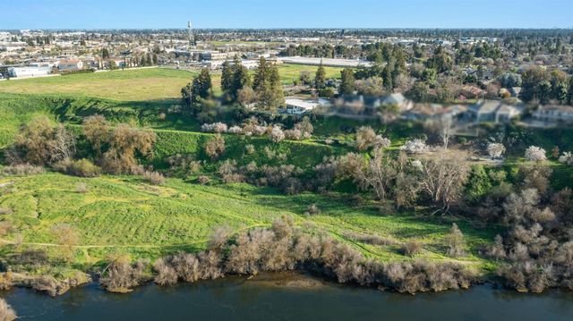 1230 W Moraga Road, Fresno, CA 93711