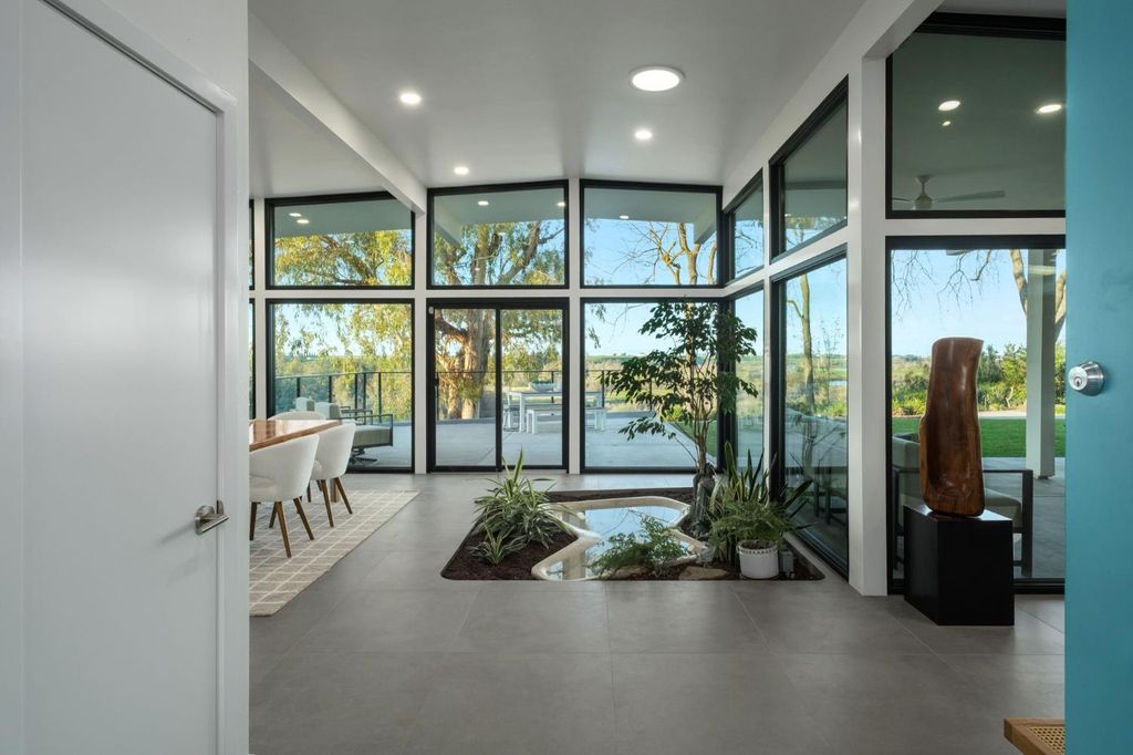 Image 11 of property listing at 1230 W Moraga Road, Fresno, CA 93711