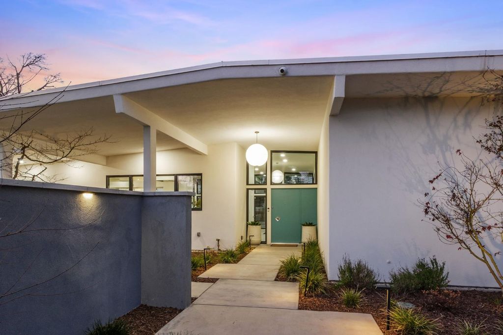 Image 5 of property listing at 1230 W Moraga Road, Fresno, CA 93711