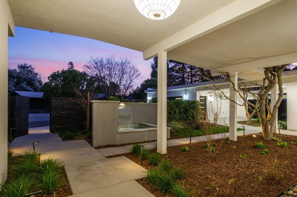 Image 7 of property listing at 1230 W Moraga Road, Fresno, CA 93711