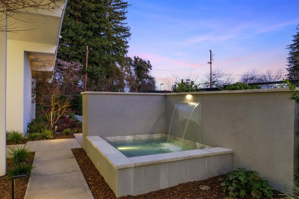 Image 8 of property listing at 1230 W Moraga Road, Fresno, CA 93711