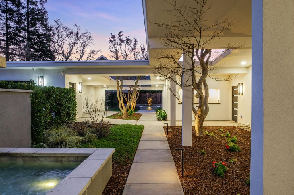 Image 9 of property listing at 1230 W Moraga Road, Fresno, CA 93711