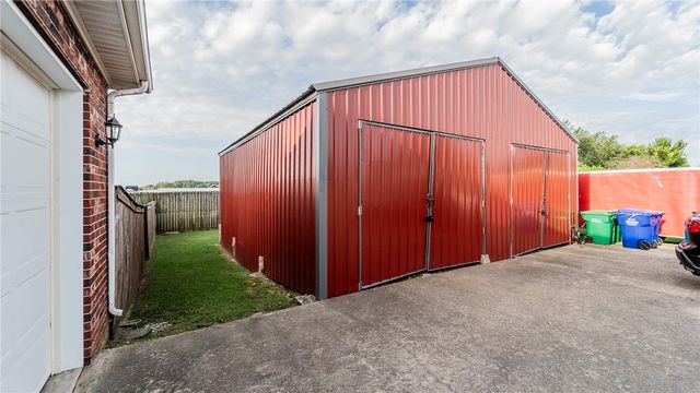 1705 Billie Acres Place, Lowell, AR 72745