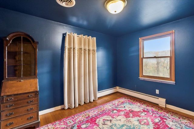 555 Northwest Hill Road, Pownal, VT 05261