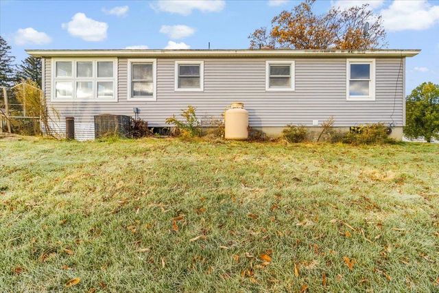 555 Northwest Hill Road, Pownal, VT 05261