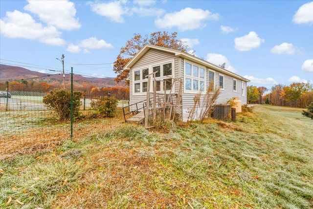 555 Northwest Hill Road, Pownal, VT 05261