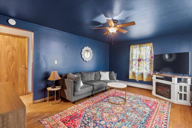 555 Northwest Hill Road, Pownal, VT 05261