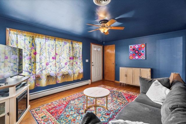 555 Northwest Hill Road, Pownal, VT 05261