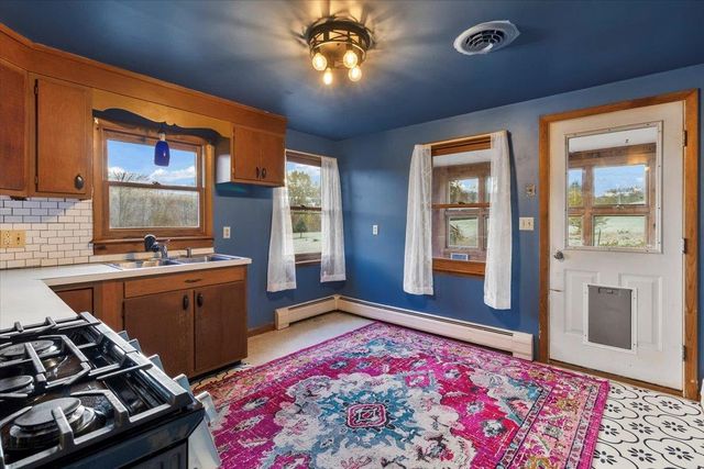 555 Northwest Hill Road, Pownal, VT 05261