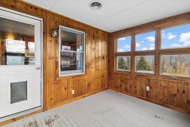 555 Northwest Hill Road, Pownal, VT 05261