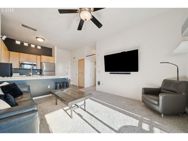 400 Ne 100TH Ave 406, Portland, OR 97220