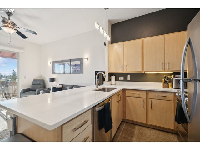 400 Ne 100TH Ave 406, Portland, OR 97220