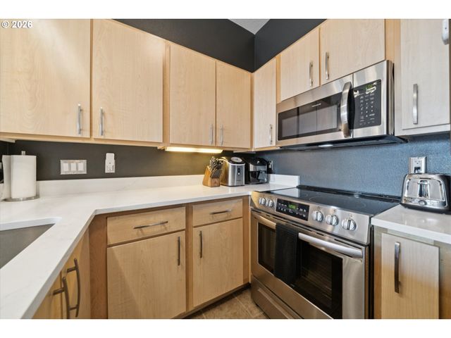 400 Ne 100TH Ave 406, Portland, OR 97220