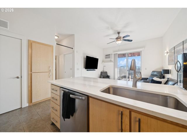 400 Ne 100TH Ave 406, Portland, OR 97220