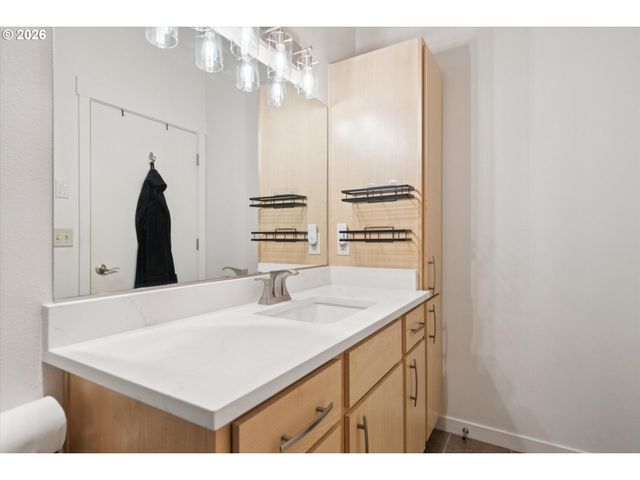 400 Ne 100TH Ave 406, Portland, OR 97220