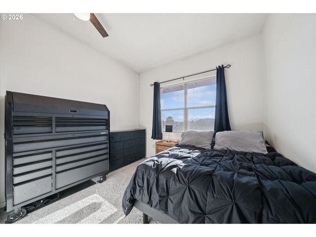 400 Ne 100TH Ave 406, Portland, OR 97220